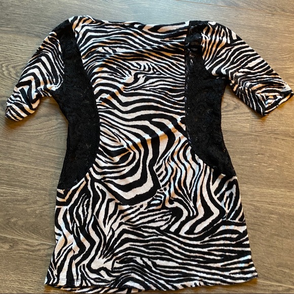 Day trip Zebra and lace top 3/30$ - Picture 5 of 6